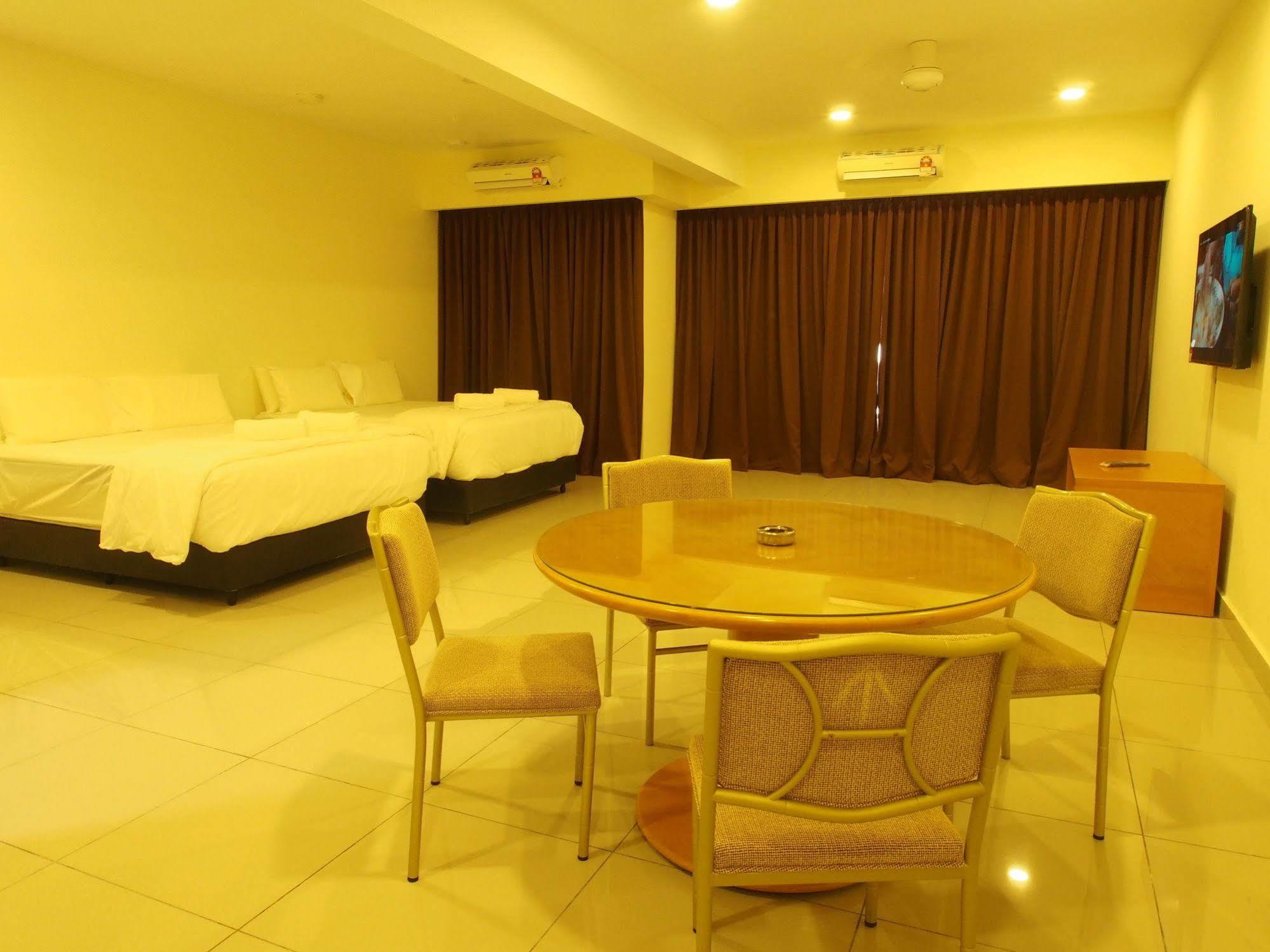 Premier Times International Hotel Seri Kembangan Exterior foto