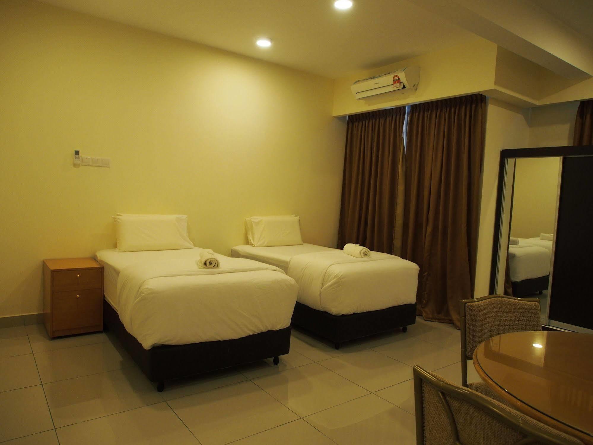 Premier Times International Hotel Seri Kembangan Exterior foto