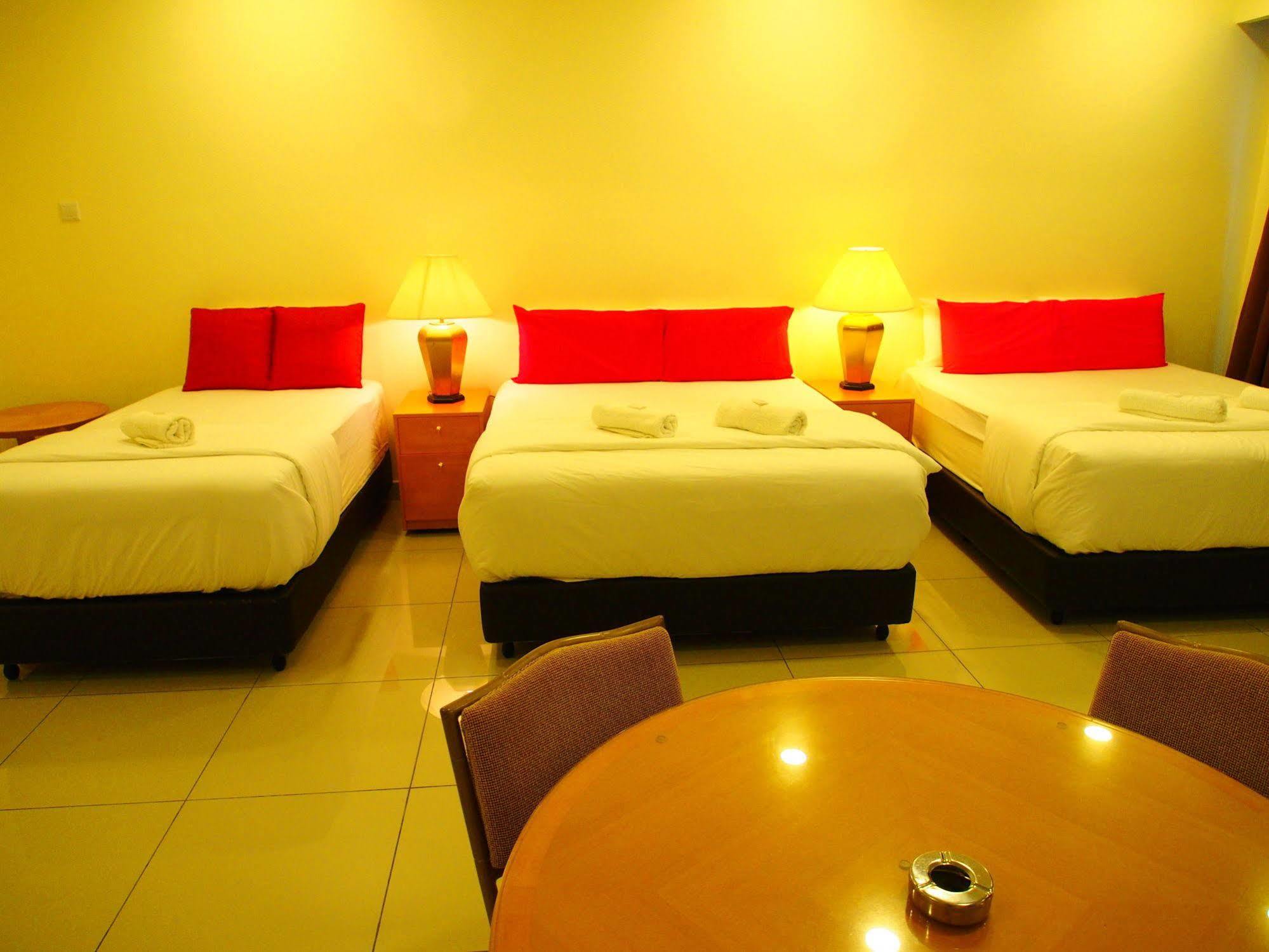 Premier Times International Hotel Seri Kembangan Exterior foto